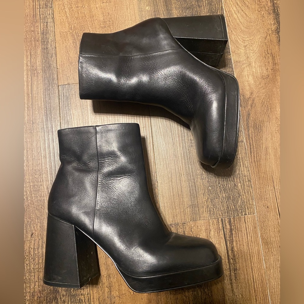 Steve Madden Edsel Black Leather Booties